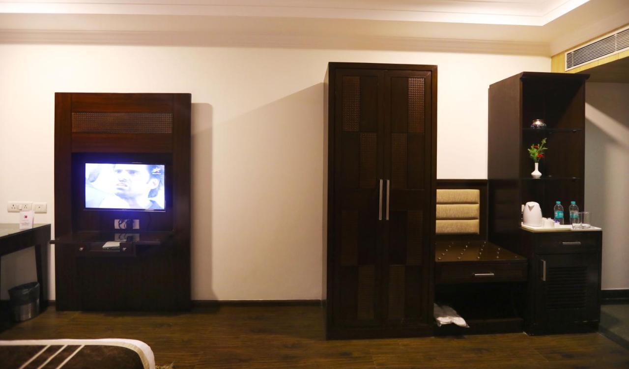 Hotel Pitrashish Pride Igi Intl Airport Delhi Εξωτερικό φωτογραφία