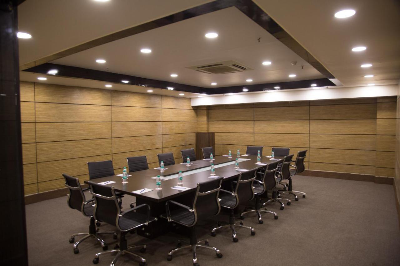 Hotel Pitrashish Pride Igi Intl Airport Delhi Εξωτερικό φωτογραφία